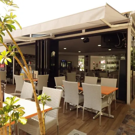 2 Bed Apart With Pool View Castle Harbour C202 Apartmán Los Cristianos (Tenerife)