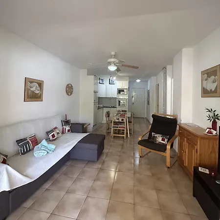 2 Bed Apart With Pool View Castle Harbour C202 Apartmán Los Cristianos (Tenerife)